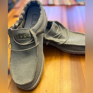 Men’s hey dude shoes